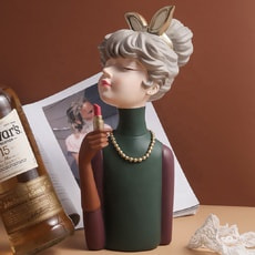 Статуэтка  Девушка 