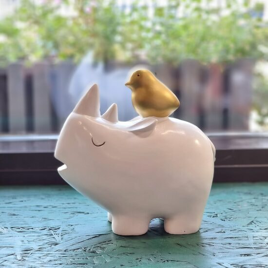 Статуэтка носорог и пеночка