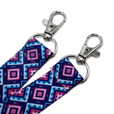 Ланъярд полноцветный Эл с двумя карабинами