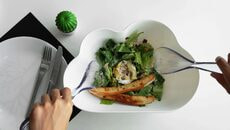 Салатница с ложками 